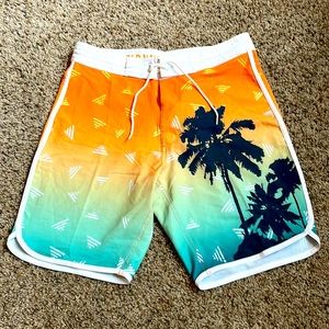 Old Navy like new men’s size 32 board shorts